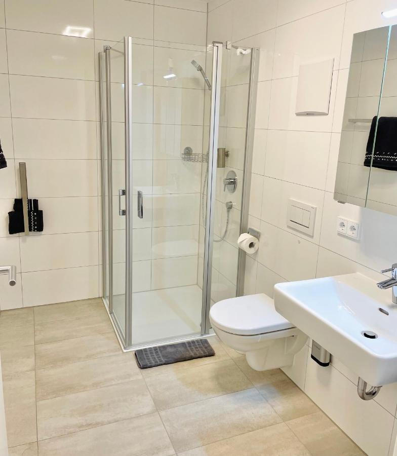 Apartment Im Gehobenen Stadtviertel - Perfekt Fuer Selbstversorger 알렌 외부 사진